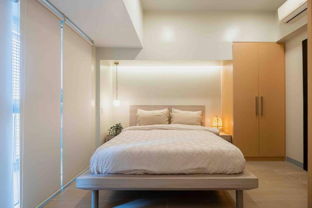 1 Bedroom With Balcony In Uptown Bgc * Manila