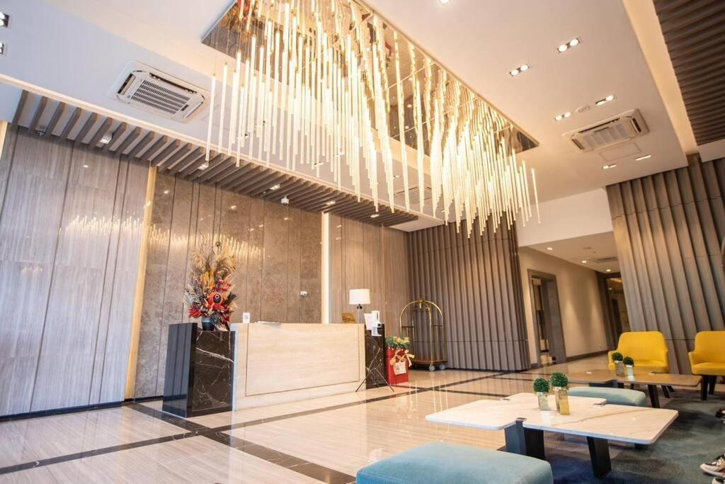 1 Bedroom With Balcony In Uptown Bgc Apartment Manila