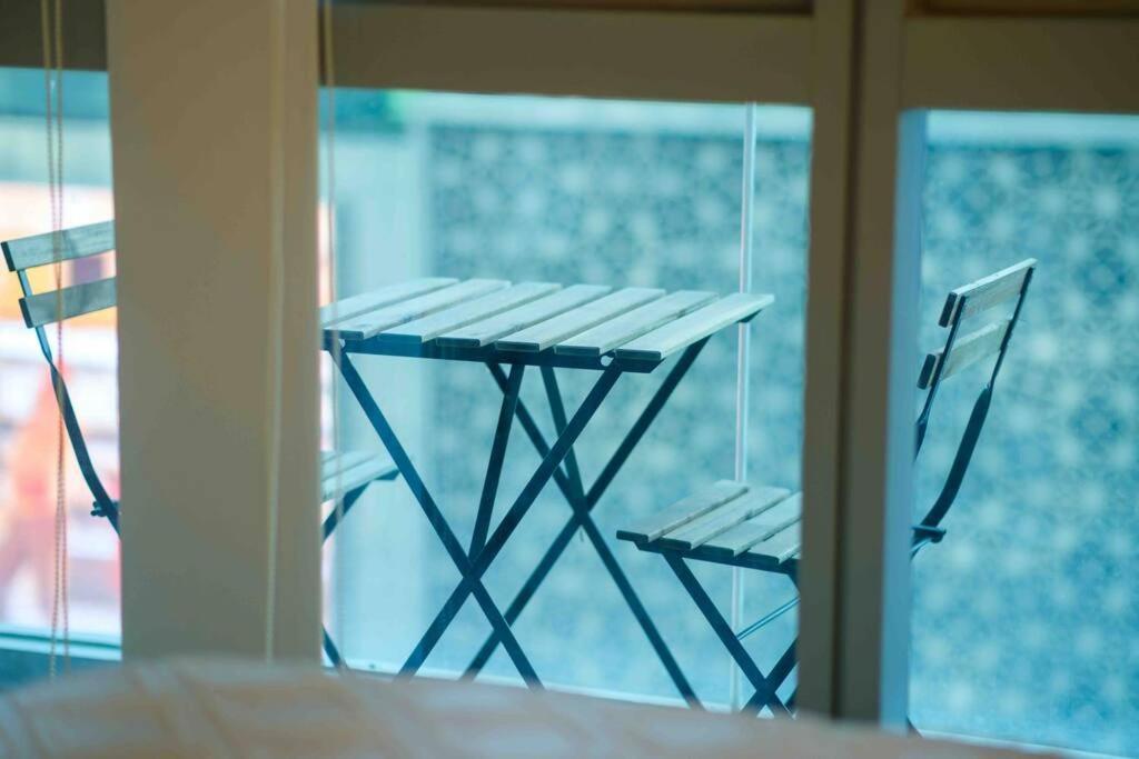 Apartment 1 Bedroom With Balcony In Uptown Bgc Manila