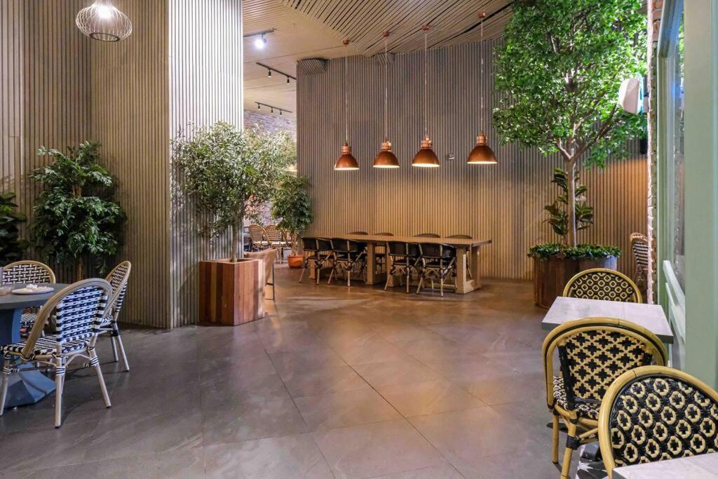 1 Bedroom With Balcony In Uptown Bgc Apartment Manila